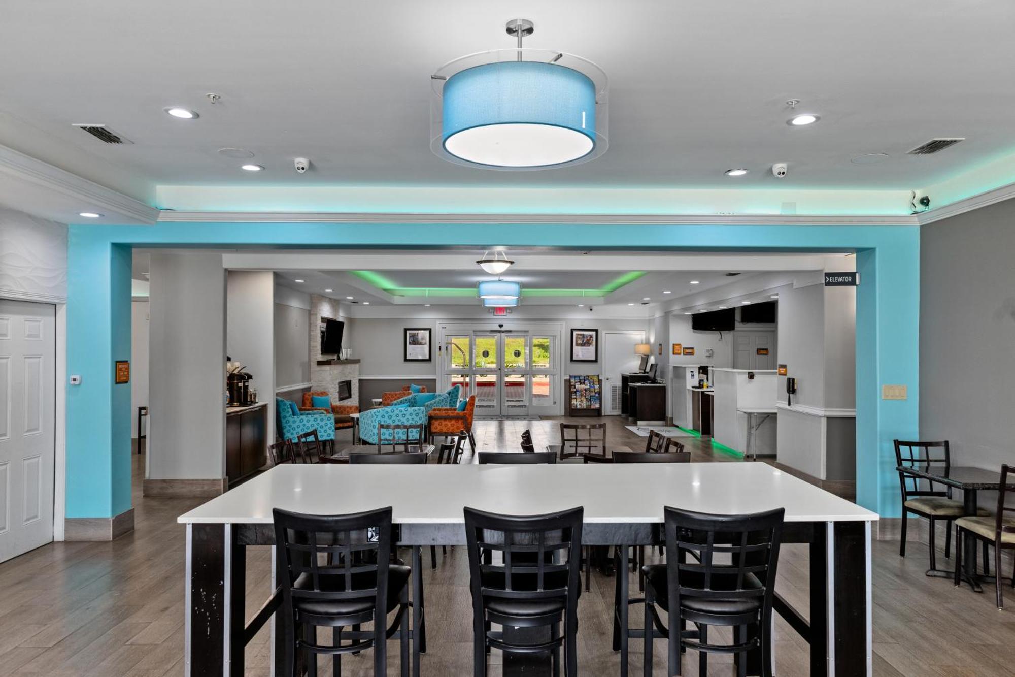 La Quinta Inn Suites By Wyndham Raymondville Harlingen Экстерьер фото