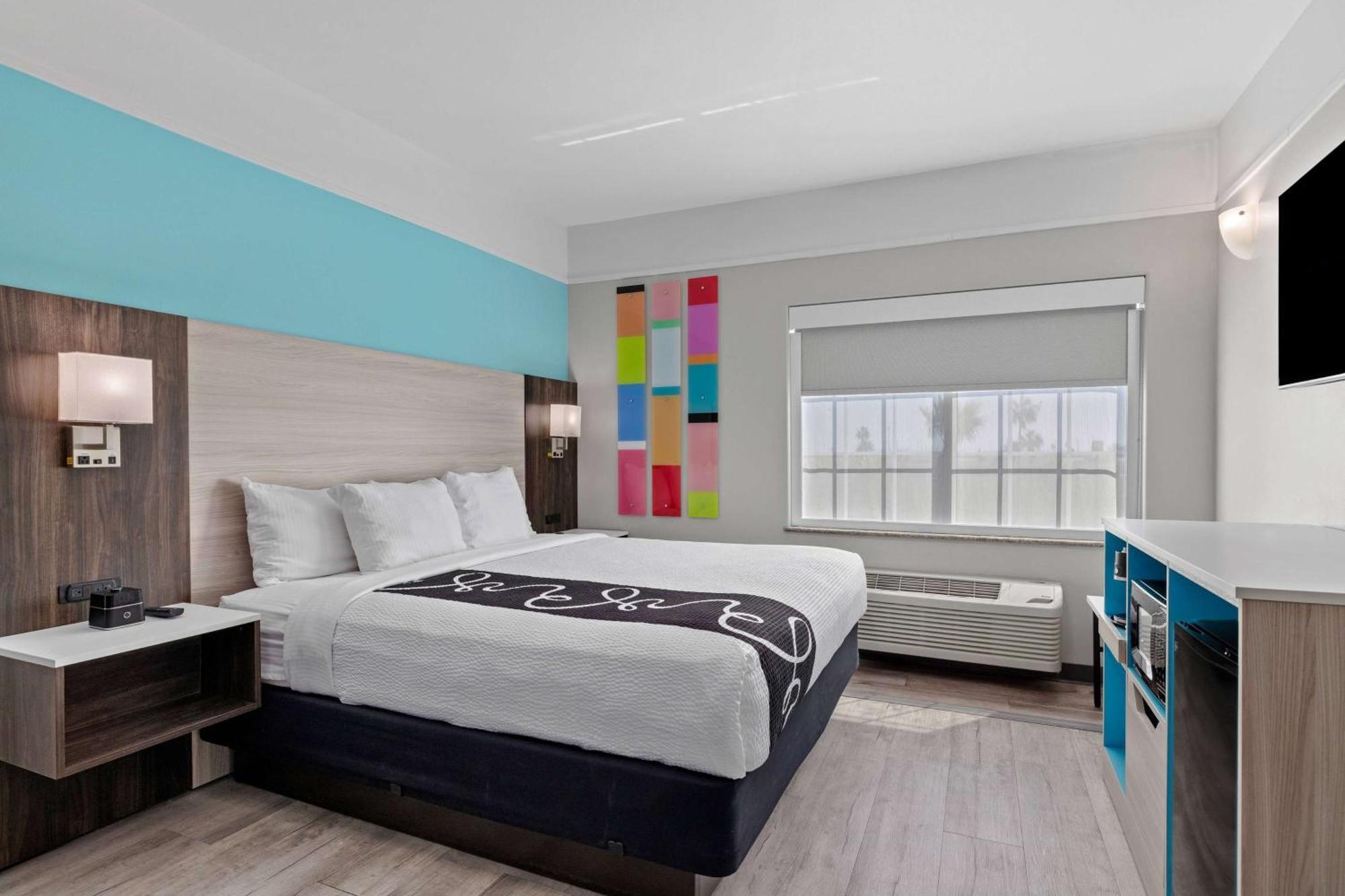 La Quinta Inn Suites By Wyndham Raymondville Harlingen Экстерьер фото