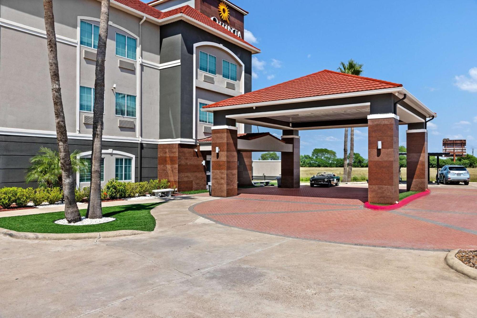 La Quinta Inn Suites By Wyndham Raymondville Harlingen Экстерьер фото