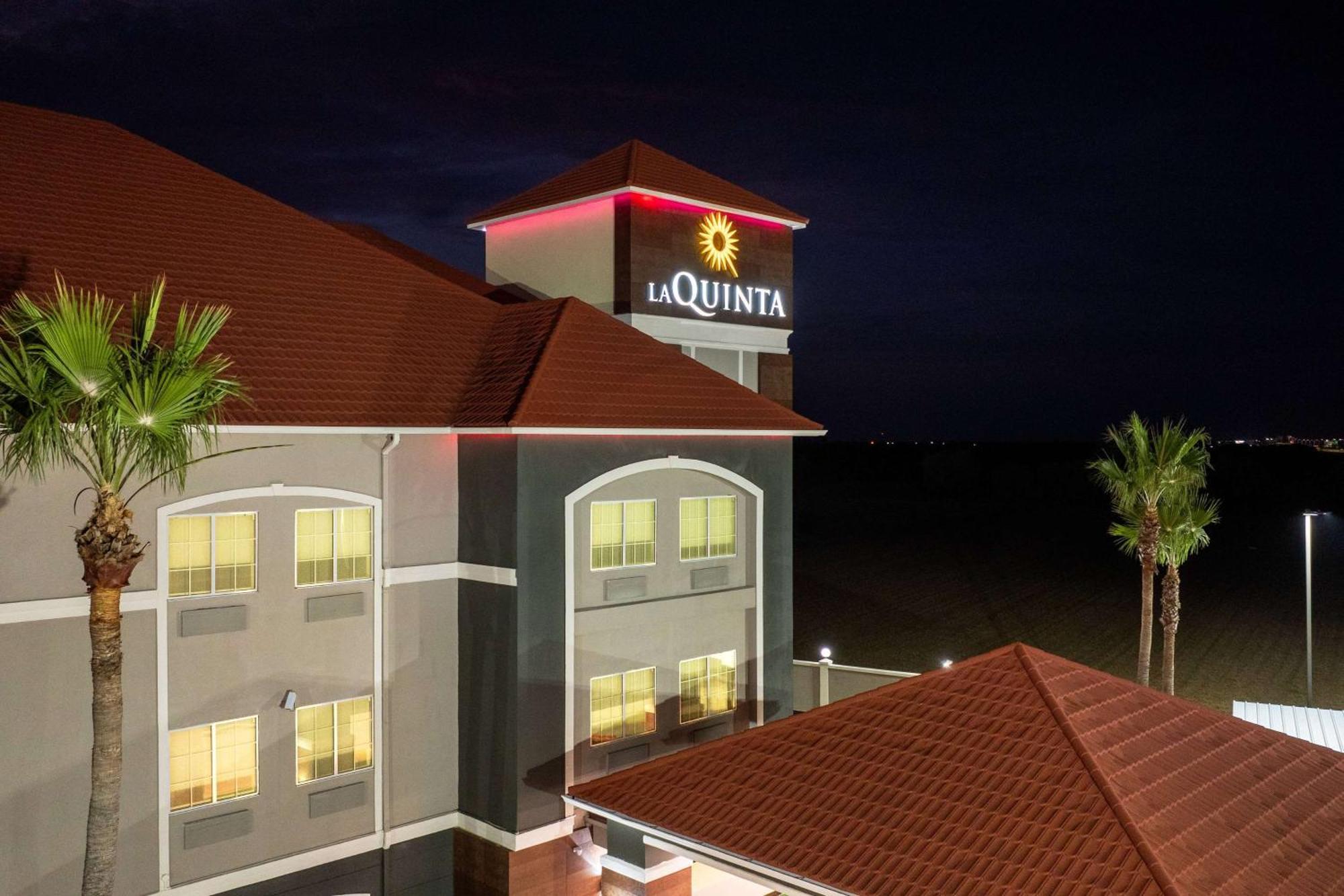 La Quinta Inn Suites By Wyndham Raymondville Harlingen Экстерьер фото
