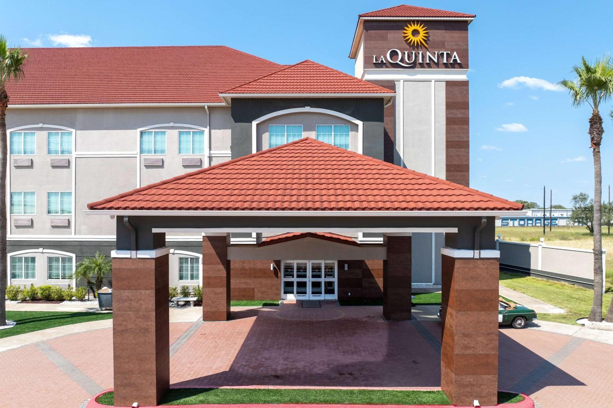 La Quinta Inn Suites By Wyndham Raymondville Harlingen Экстерьер фото